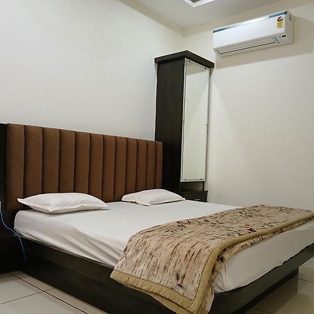 אויאיין Hotel Jyoti Shree מראה חיצוני תמונה