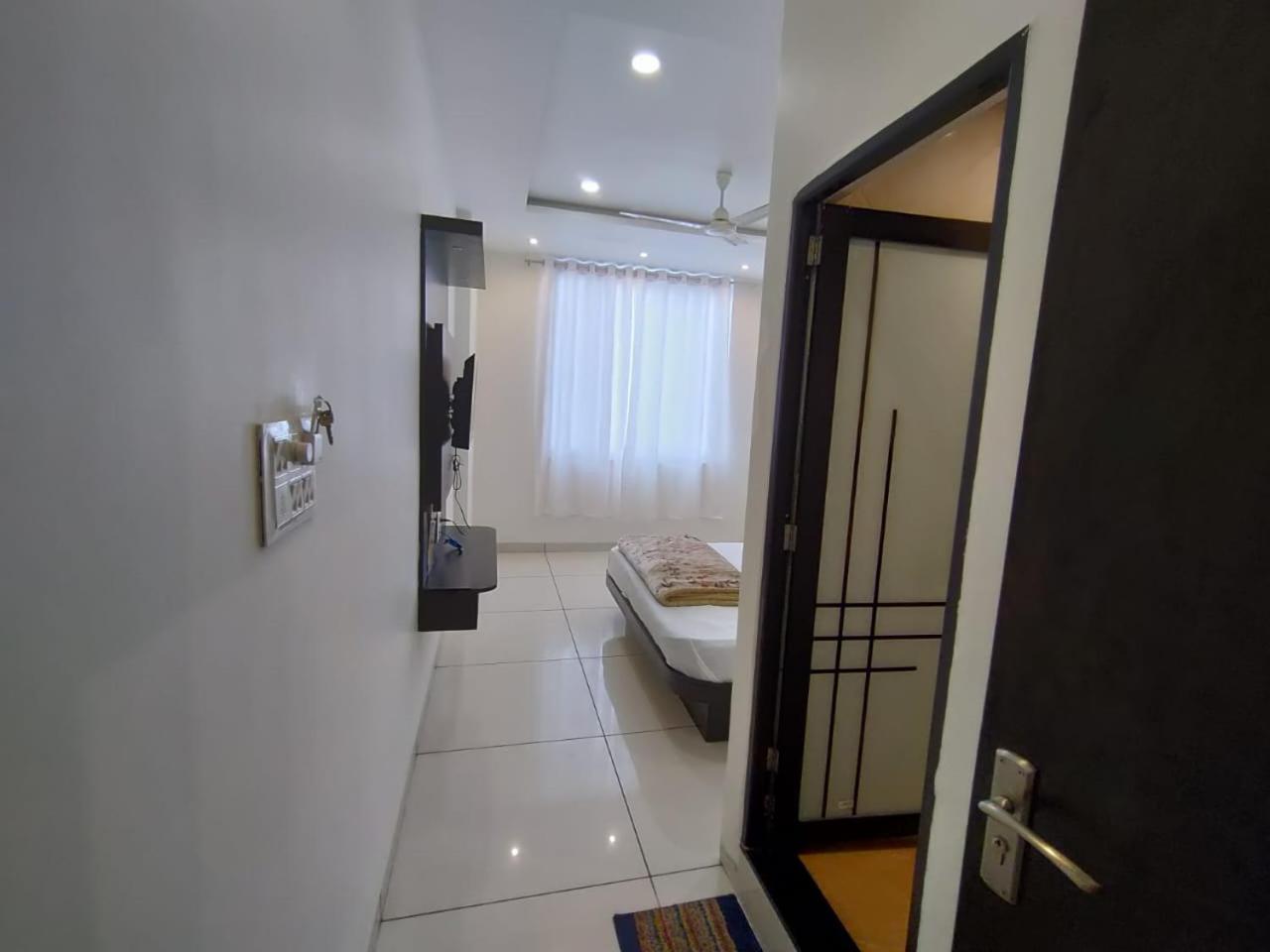 אויאיין Hotel Jyoti Shree מראה חיצוני תמונה