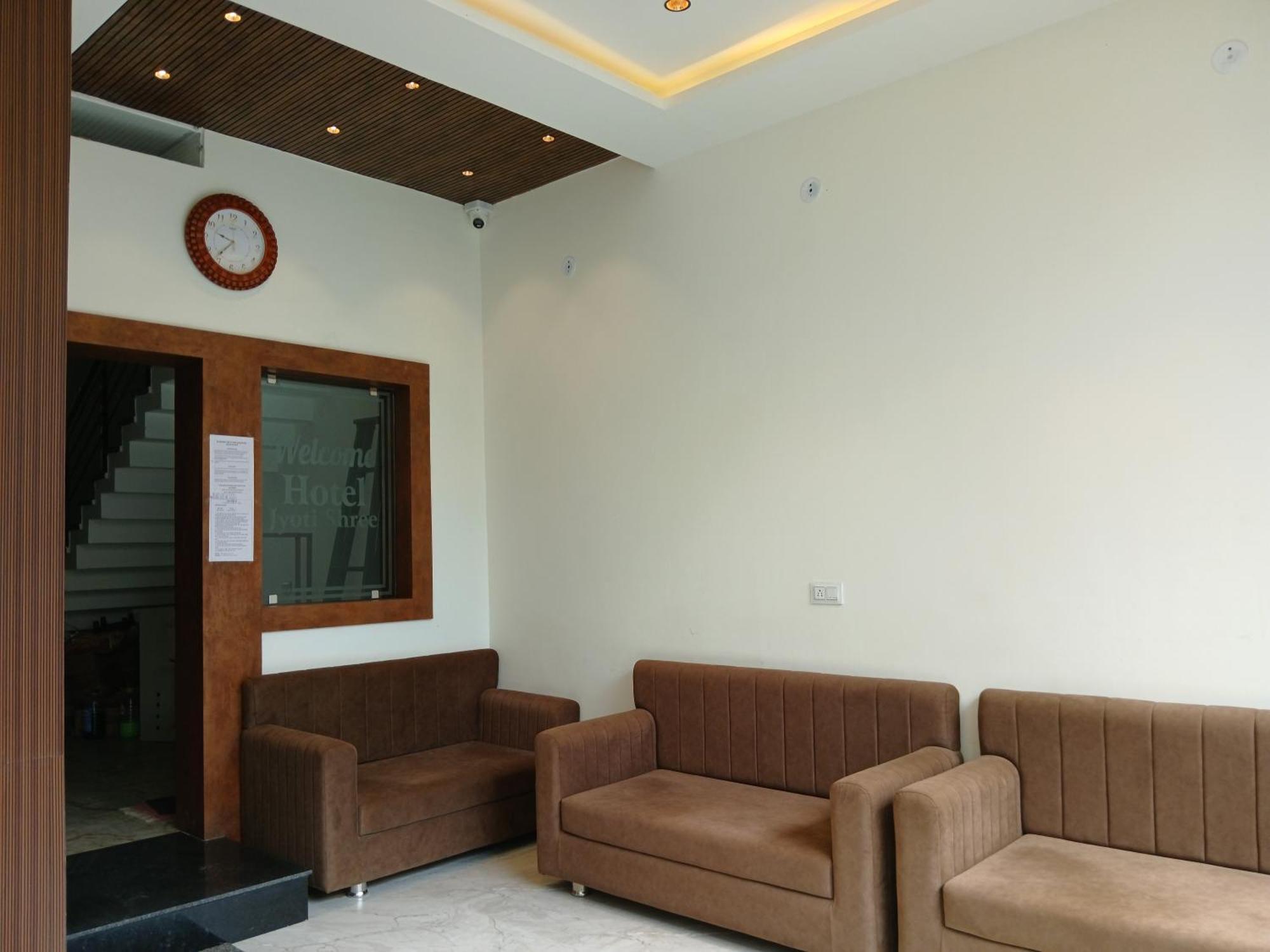 אויאיין Hotel Jyoti Shree מראה חיצוני תמונה
