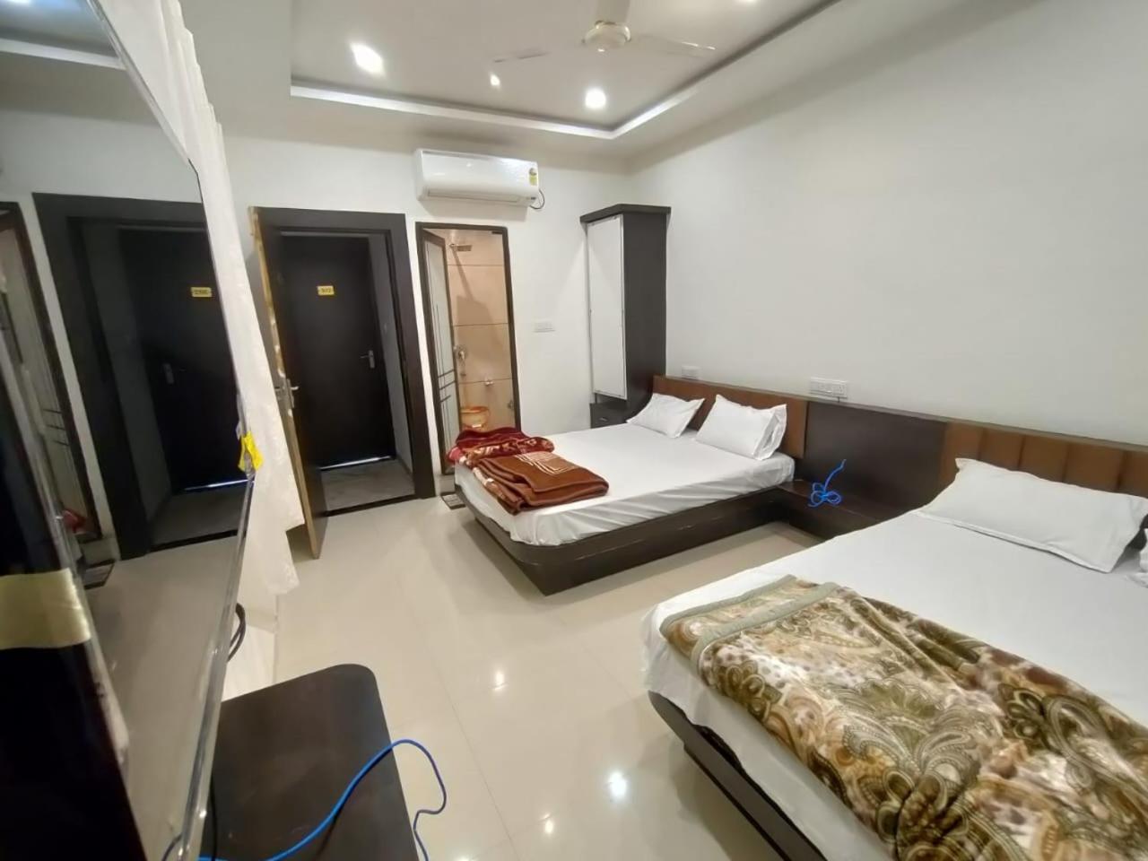אויאיין Hotel Jyoti Shree מראה חיצוני תמונה