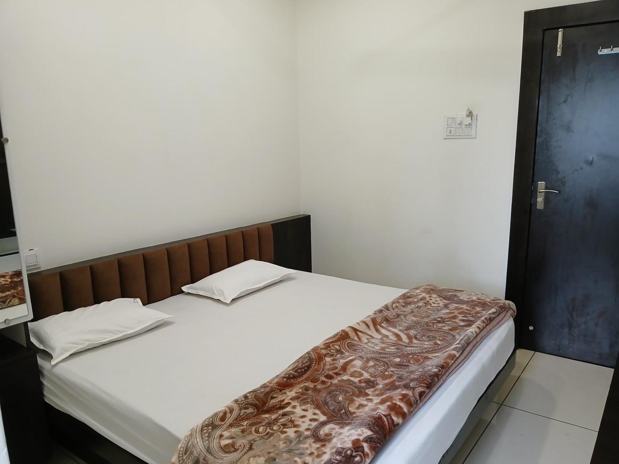 אויאיין Hotel Jyoti Shree מראה חיצוני תמונה