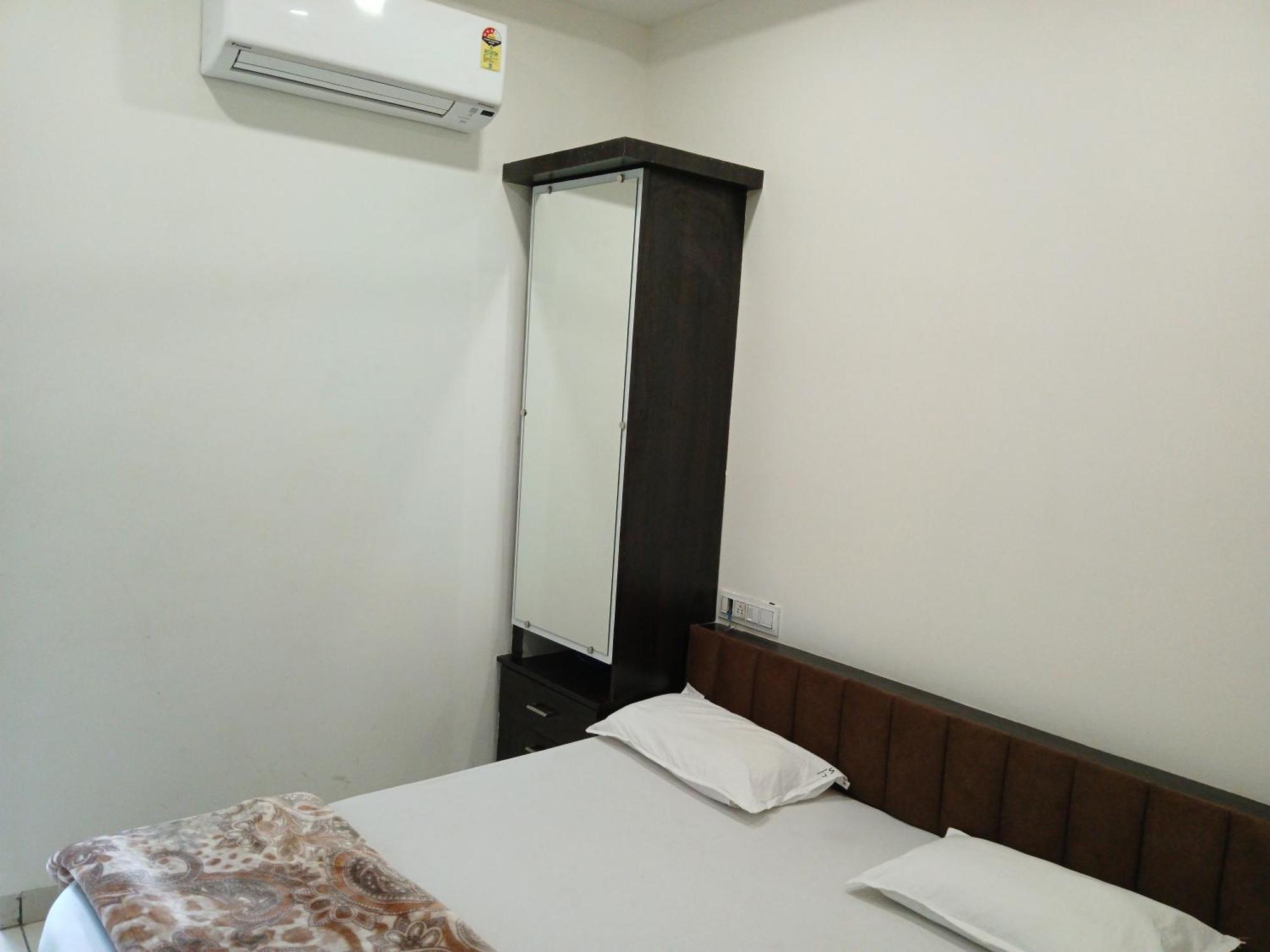 אויאיין Hotel Jyoti Shree מראה חיצוני תמונה